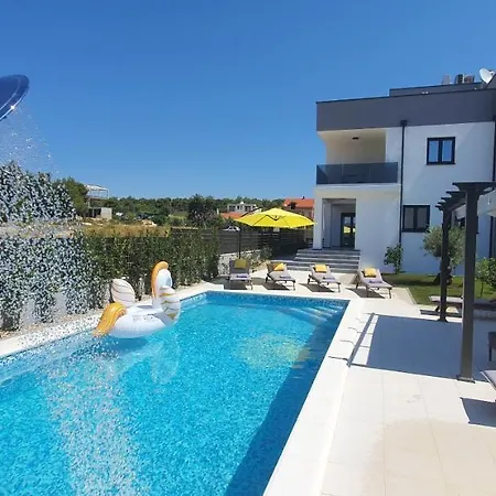 Vila New 2020! 4* Ivona With Pool And Jacuzzi Zadar