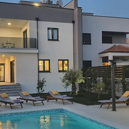 New 2020! 4* Ivona With Pool And Jacuzzi Zadar