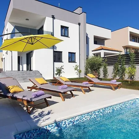 Vila New 2020! 4* Ivona With Pool And Jacuzzi Zadar