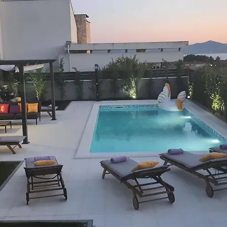New 2020! 4* Ivona With Pool And Jacuzzi Vila Zadar