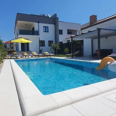 ヴィラ New 2020! 4* Ivona With Pool And Jacuzzi ザダル