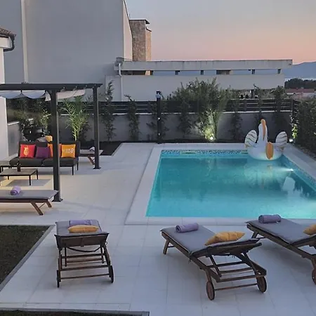 ヴィラ New 2020! 4* Ivona With Pool And Jacuzzi ザダル