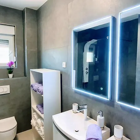 New 2020! 4* Ivona With Pool And Jacuzzi * ザダル