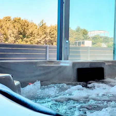 New 2020! 4* Ivona With Pool And Jacuzzi ヴィラ